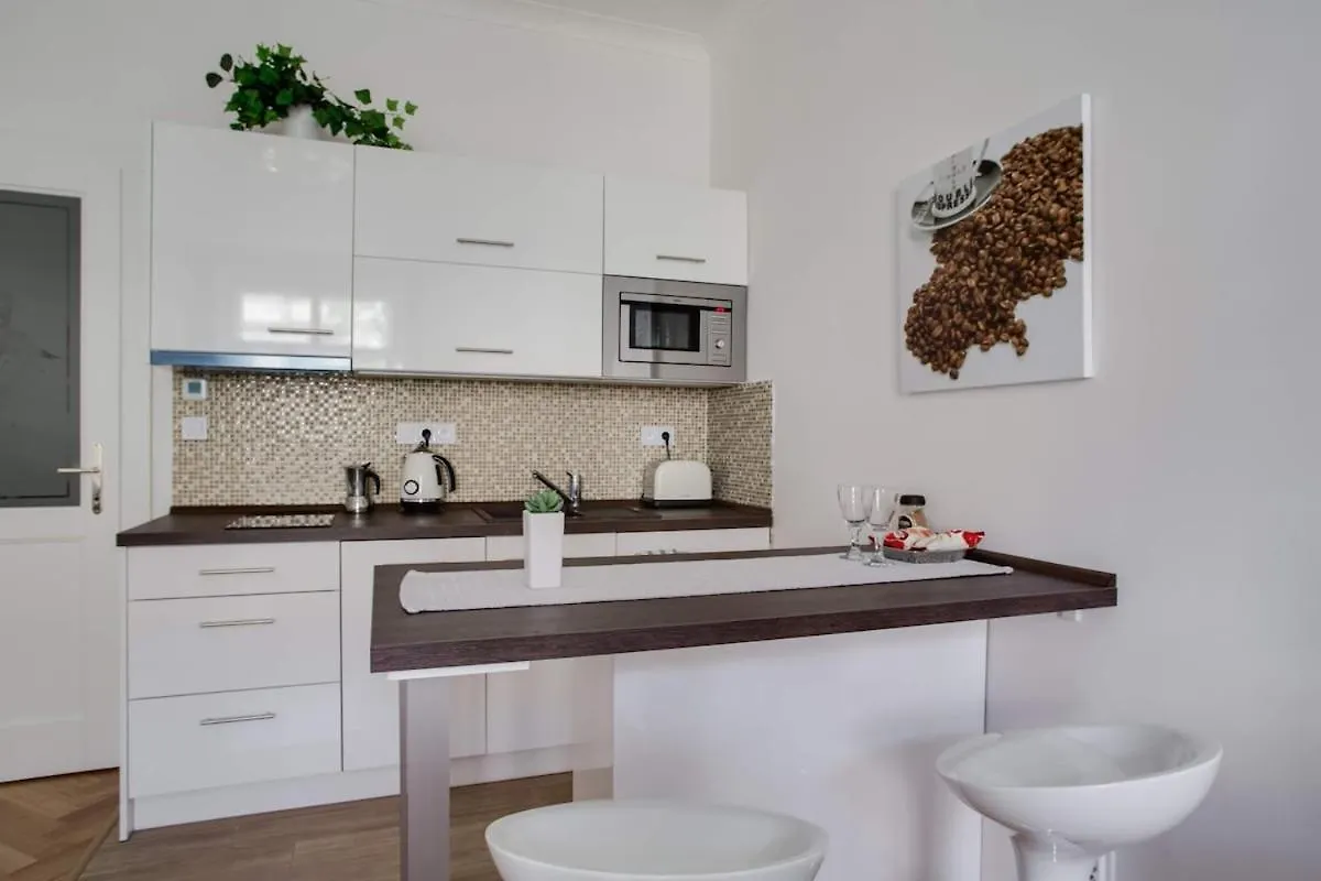 פראג Charming Studio Apartment Near The Historic Center