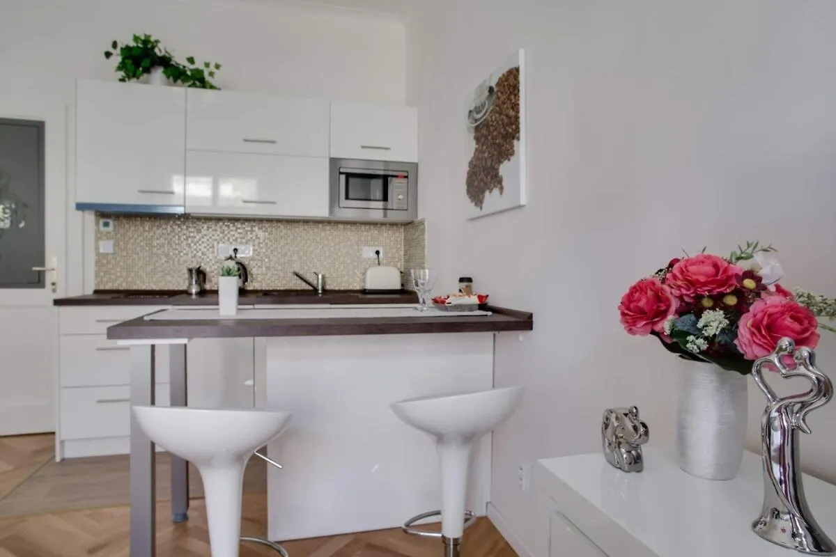 פראג Charming Studio Apartment Near The Historic Center